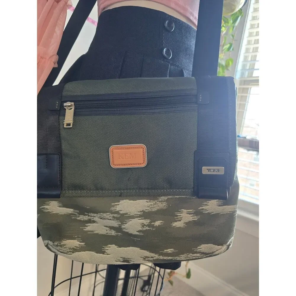 Tumi crossbody bag - Excellent condition